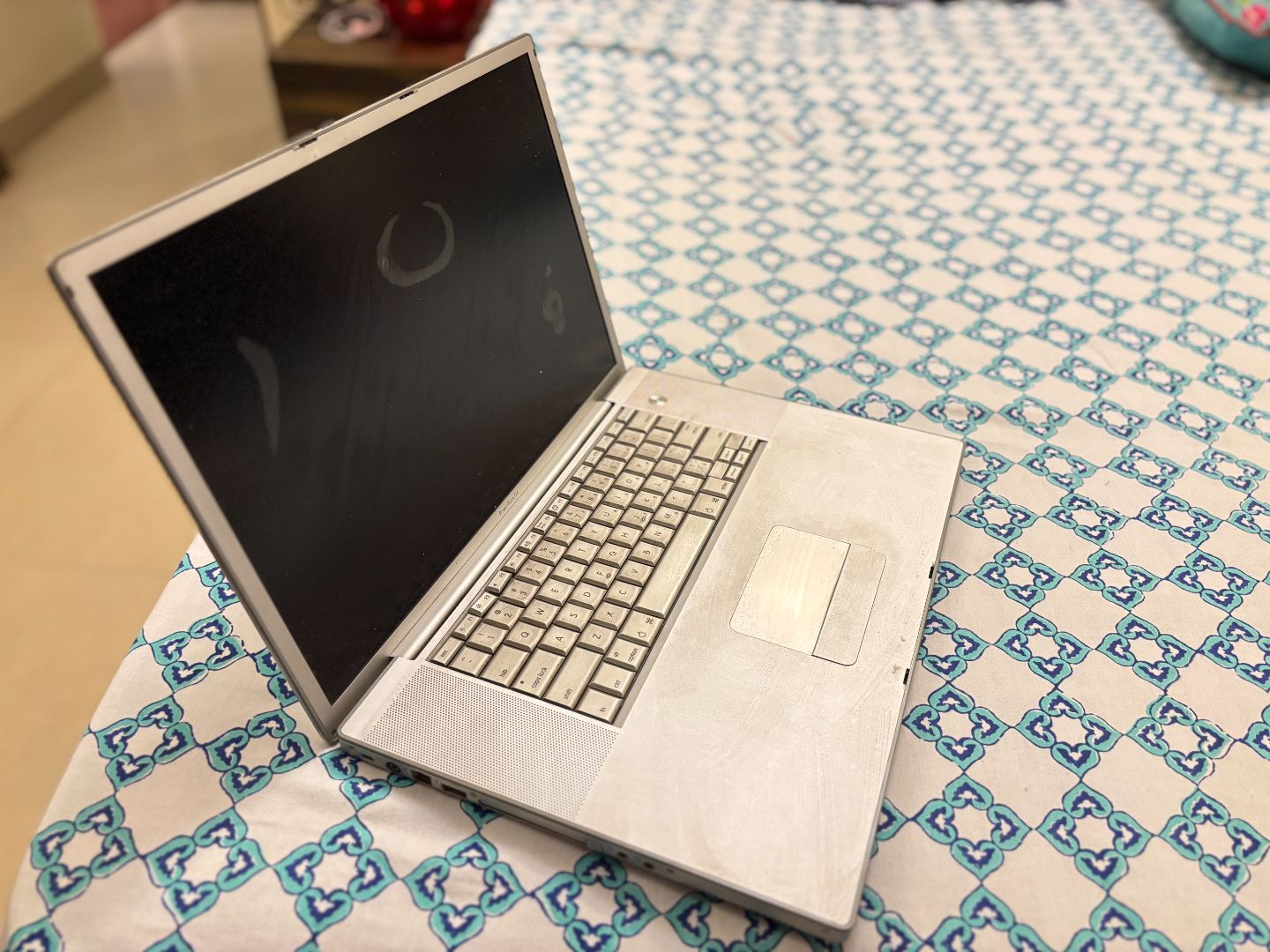 Vikram's 17-inch PowerBook G4